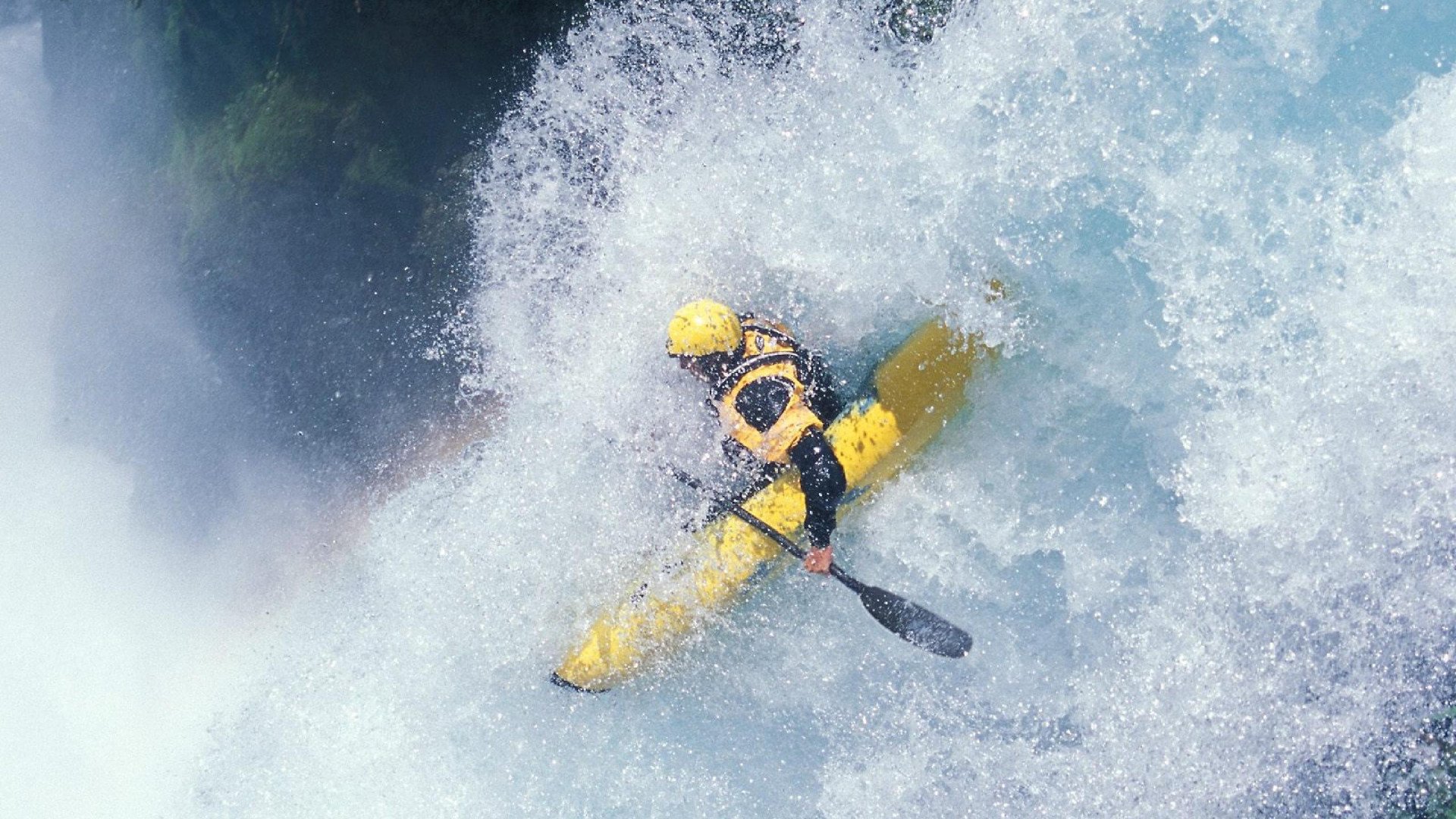 瑞士后卫雪地鱼跃救球,GIF疯传全网